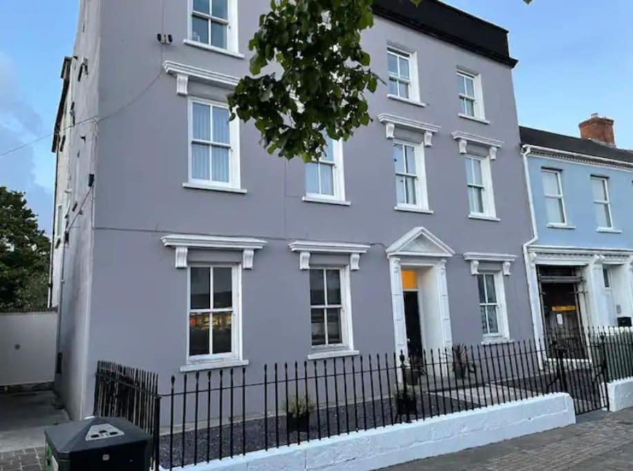 Historic Picturesque Apartment Pembroke Exterior foto